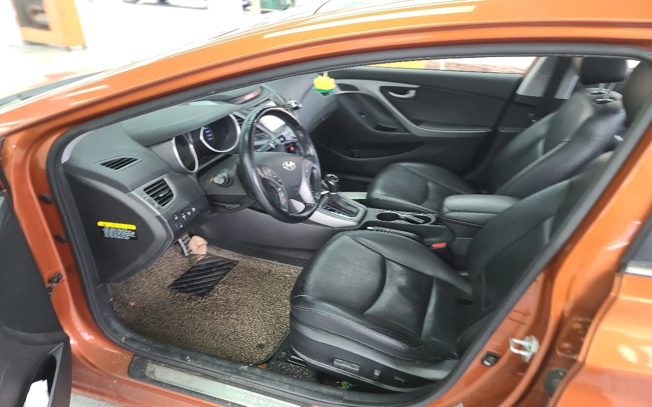 Hyundai Avante_2014_ 101k_Diesel