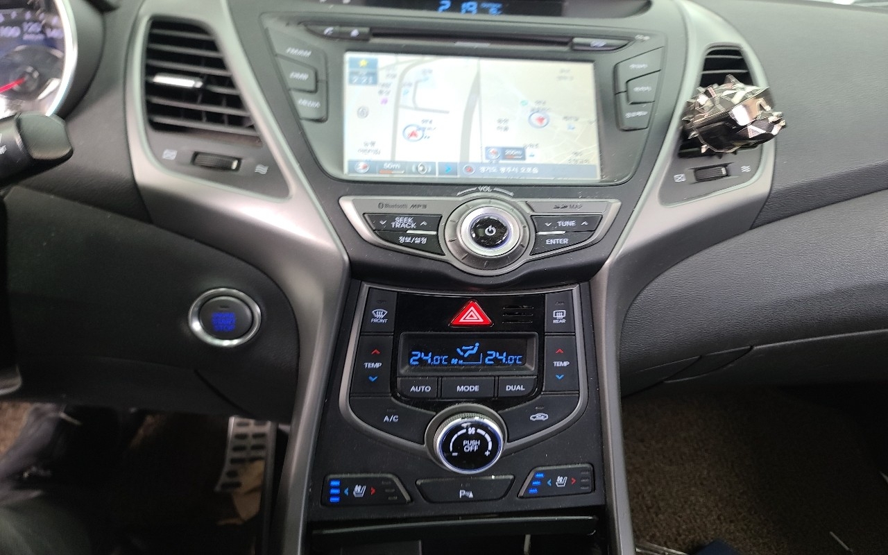 Hyundai Avante_2014_ 101k_Diesel