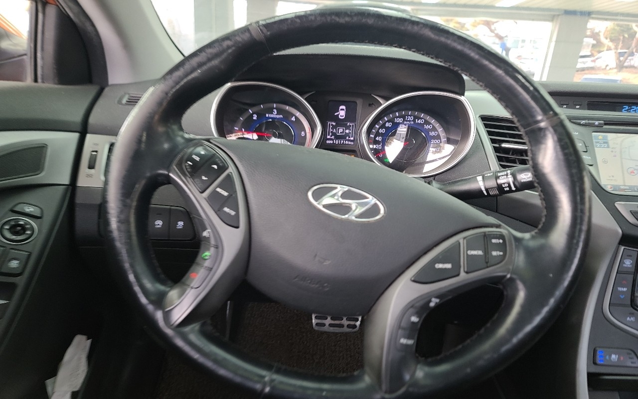 Hyundai Avante_2014_ 101k_Diesel
