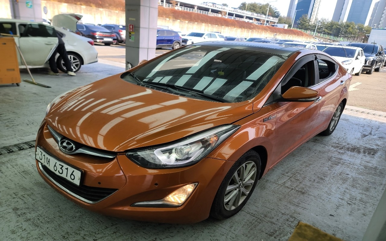 Hyundai Avante_2014_ 101k_Diesel