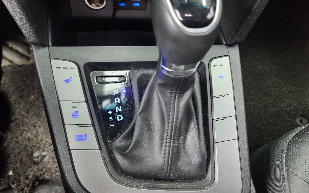 Hyundai Avante_2014_ 101k_Diesel