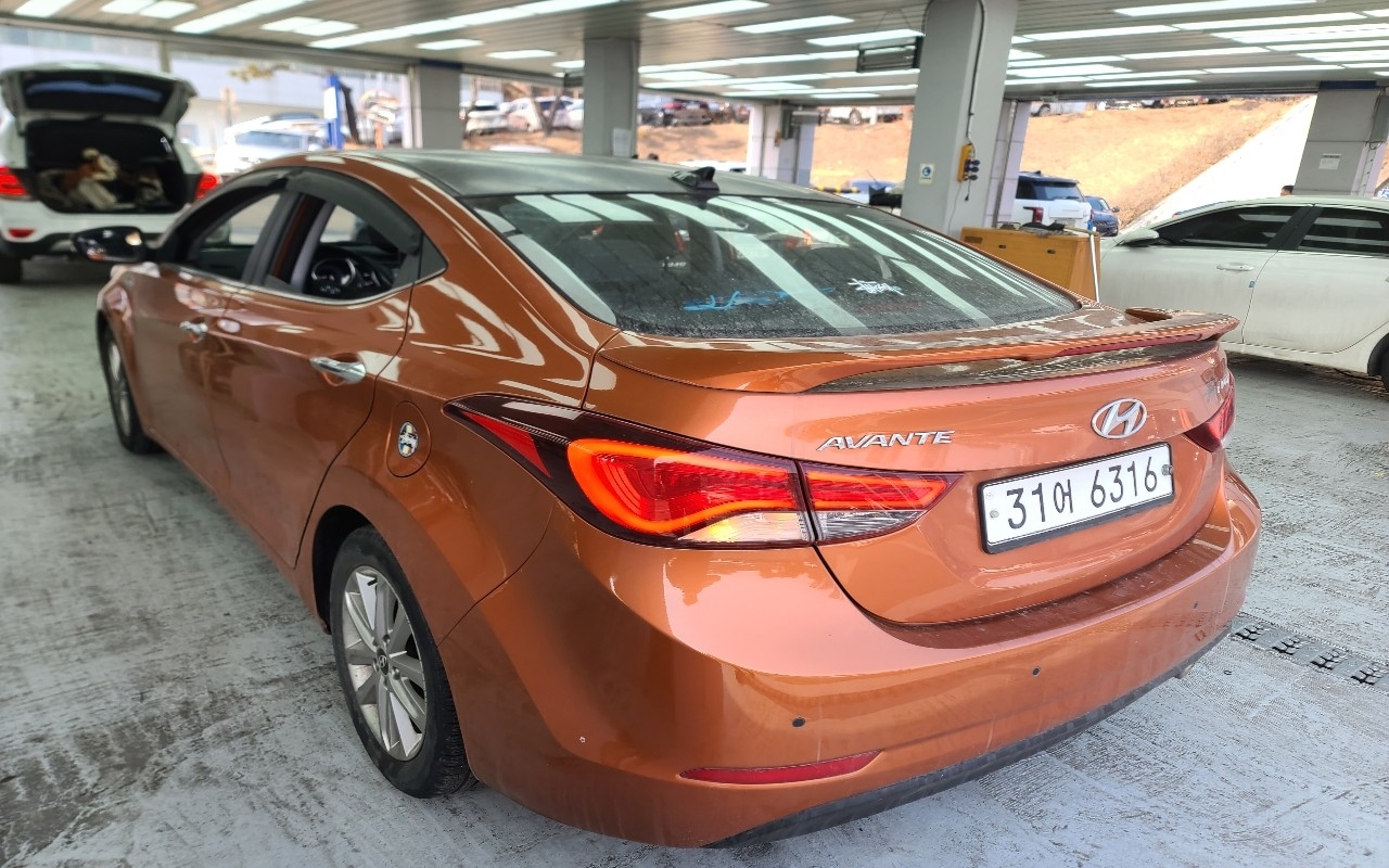 Hyundai Avante_2014_ 101k_Diesel